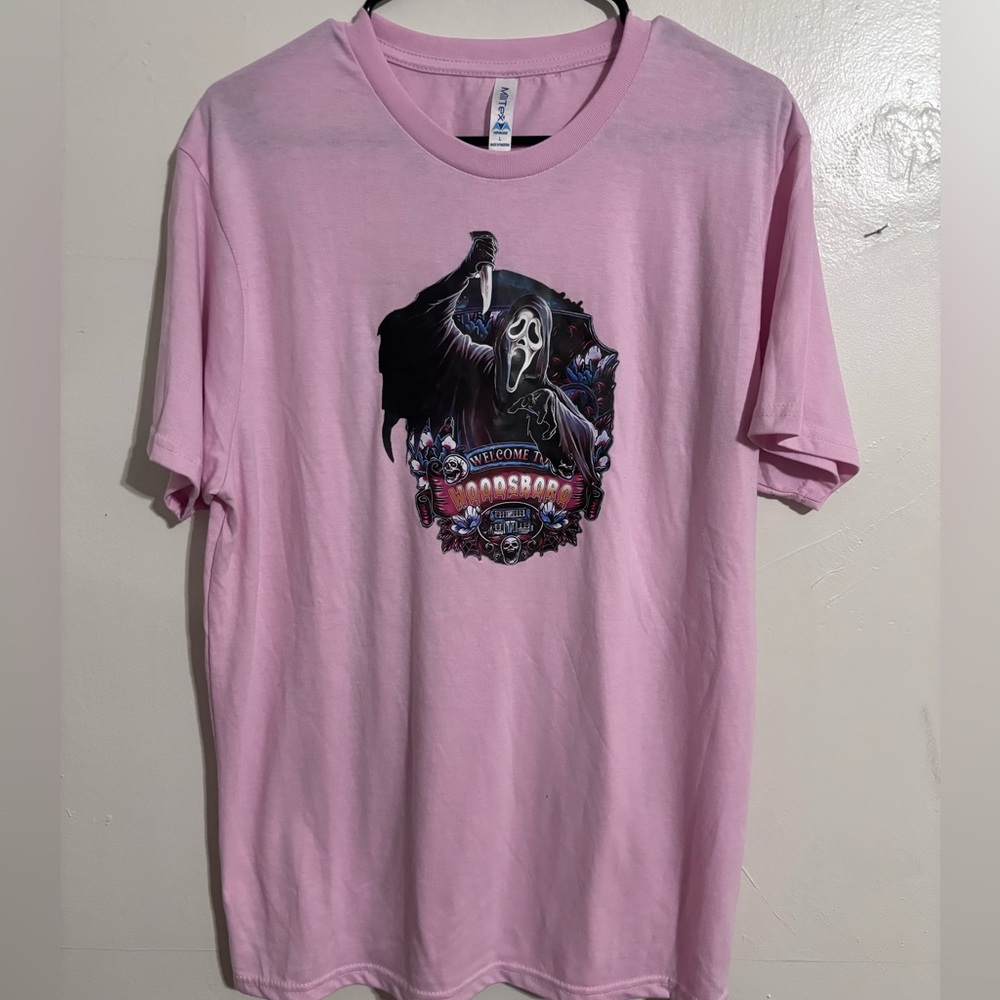 Ghostface “Welcome To Woodsboro” Pink Short Sleeve graphic Tee handmade unisex L